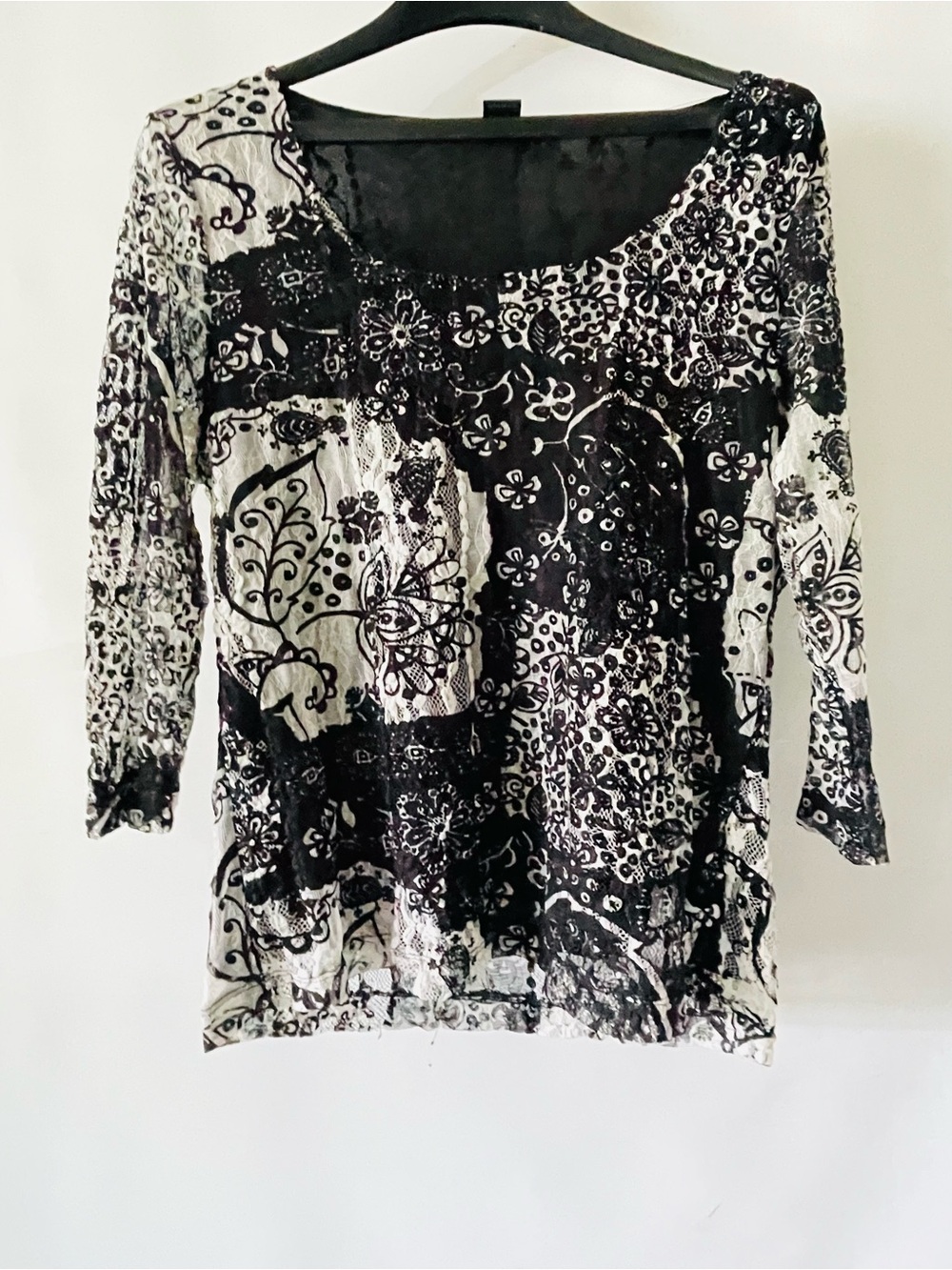 Kiara Black and White Floral Scoop Neck Top Y2K Vintage